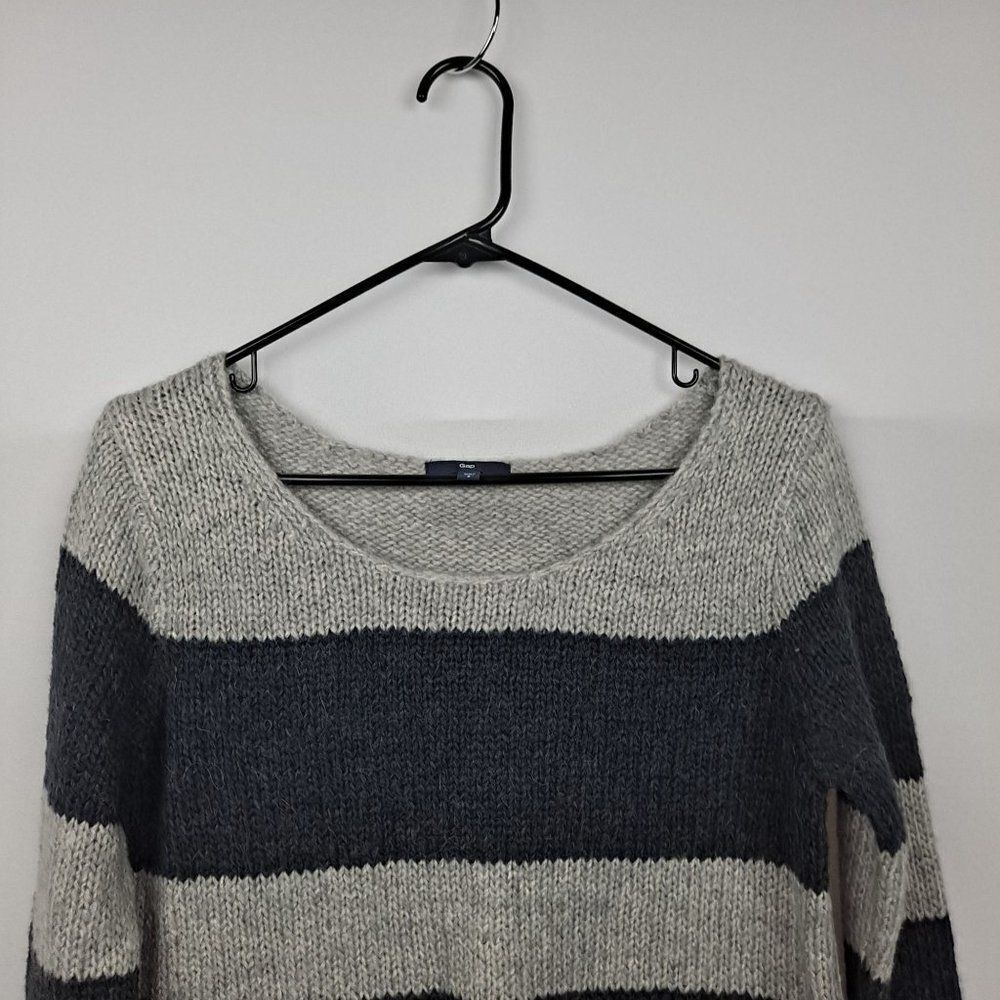 Gap Ladies Pullover sweater NWOT